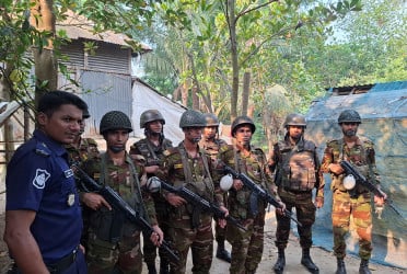 মুুন্সিগঞ্জে যৌথ বাহিনীর অভিযানে অস্ত্র-গুলি উদ্ধার, আটক ৩