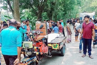 ফরিদপুরে বাবাকে হাসপাতালে নেওয়ার পথে দুর্ঘটনায় প্রাণ গেলো মেয়ের