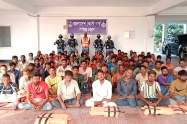 পুশইন করা ৭৫ জনকে পরিবারের কাছে হস্তান্তর, ৩ ভারতীয়কে আদালতে প্রেরণ