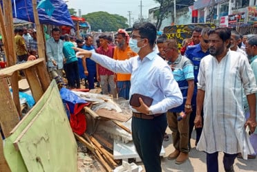 কসবায় ফুটপাত উচ্ছেদ অভিযান