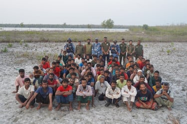 সুন্দরবনে ভারতের পুশইন করা ৭৮ জনকে থানায় হস্তান্তর করেছে কোস্টগার্ড