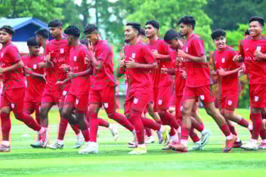 সামনে যুবাদলের সেমিফাইনাল