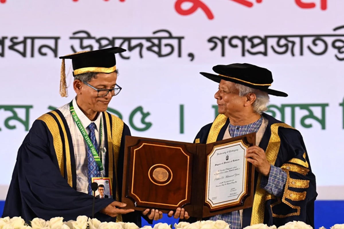 প্রধান উপদেষ্টাকে ডি লিট ডিগ্রি দিলো চট্টগ্রাম বিশ্ববিদ্যালয়ে