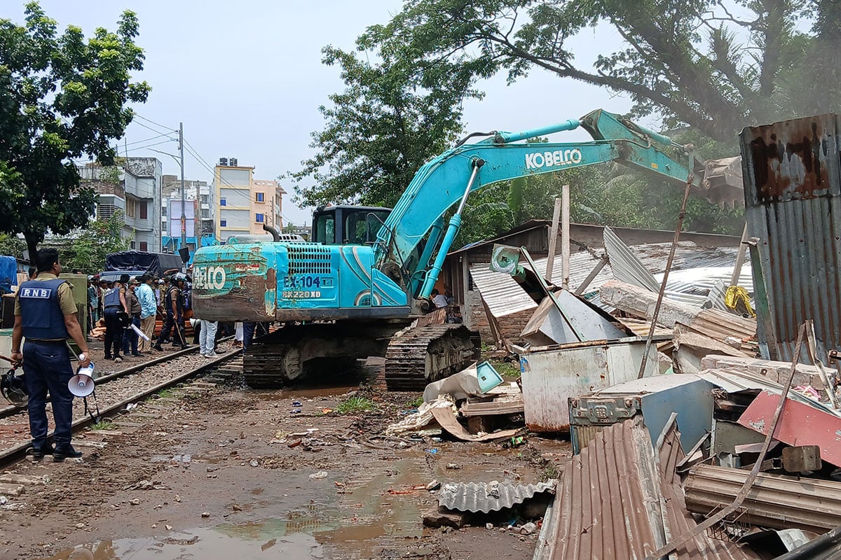 ময়মনসিংহে অবৈধ স্থাপনা উচ্ছেদ