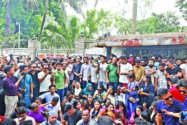 ছাত্রদল নেতা হত্যায় উত্তাল ঢাবি