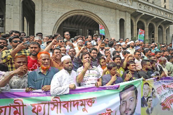 ইশরাককে মেয়র পদে বসানোর দাবিতে অবস্থান কর্মসূচি