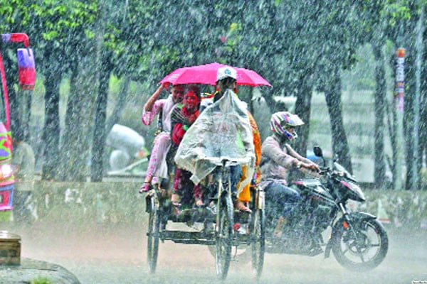 ২২ জেলায় তাপপ্রবাহ ঢাকায় স্বস্তির বৃষ্টি