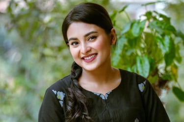 আহত তটিনী, দুই দিনের বিশ্রামে ঢাকায়