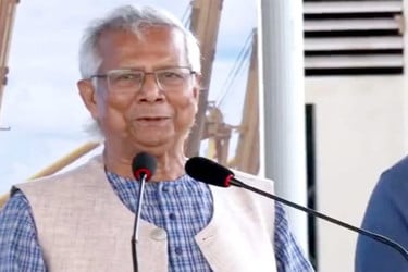 চট্টগ্রাম বন্দর বাংলাদেশের অর্থনীতির হৃদপিণ্ড: প্রধান উপদেষ্টা