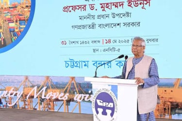 চট্টগ্রাম বন্দর বাংলাদেশের অর্থনীতির হৃদপিণ্ড: প্রধান উপদেষ্টা