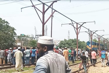 চাঁপাইনবাবগঞ্জে অবরোধ কর্মসূচি স্থগিত, ট্রেন চলাচল স্বাভাবিক