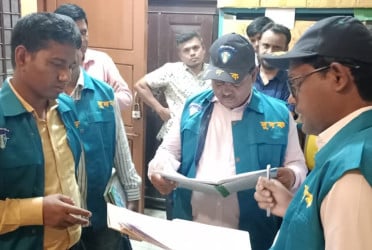 নীলফামারী জেনারেল হাসপাতালে দুদকের অভিযান