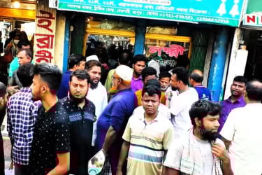 দোকানের কর্মচারীদের ব্যস্ত রেখে ১০০ ভরি স্বর্ণ নিয়ে চম্পট পাঁচ নারী