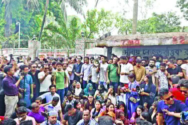 ছাত্রদল নেতা হত্যায় উত্তাল ঢাবি