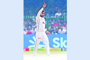 আইসিসির এপ্রিল  সেরা মিরাজ