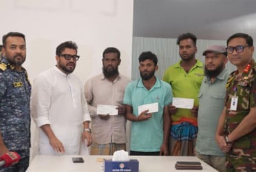 ৫০ হাজার টাকা করে পেলেন অভিযানে রিকশা হারানো ৩ চালক