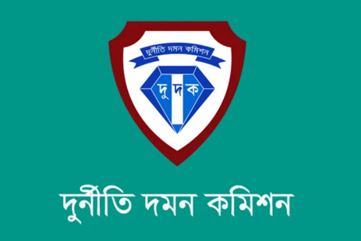 দুই উপদেষ্টার সাবেক ব্যক্তিগত কর্মকর্তাসহ চারজনকে দুদকে তলব