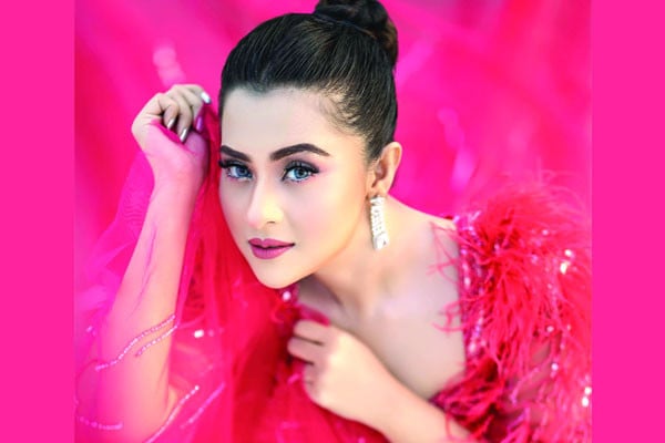 বুবলী একাই ১০০