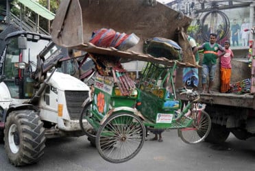 ব্যাটারিচালিত রিকশা ভাঙার প্রতিবাদে বিক্ষোভ সমাবেশের ডাক