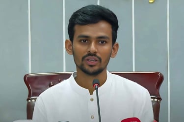মাহফুজ ভাইয়ের সঙ্গে যা ঘটল, তাতে হতাশ হয়েছি : উপদেষ্টা আসিফ