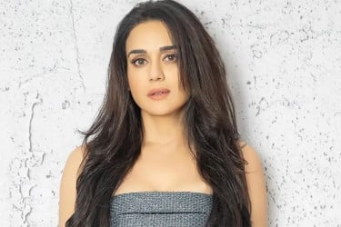 ভালোবাসার মানুষকে হারিয়ে এখনও কাঁদেন প্রীতি জিনতা