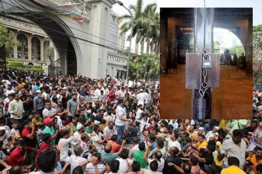 ইশরাককে মেয়র ঘোষণার দাবিতে নগরভবনের সব গেইটে তালা