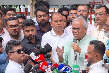 এনসিপিদের সাদরে বরণ, জবি ছাত্রদের উপর টিয়ারশেল? প্রশ্ন রিজভীর