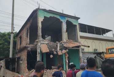 আওয়ামী লীগের কার্যালয়সহ অবৈধ স্থাপনা উচ্ছেদ