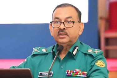 নিষিদ্ধ রাজনৈতিক দলের নাশকতার ব্যাপারে সর্বোচ্চ সতর্ক থাকতে হবে: ডিএমপি কমিশনার