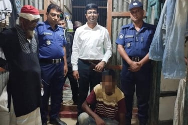 মাদকাসক্ত ছেলেকে ভ্রাম্যমাণ আদালতে তুলে দিলেন বাবা