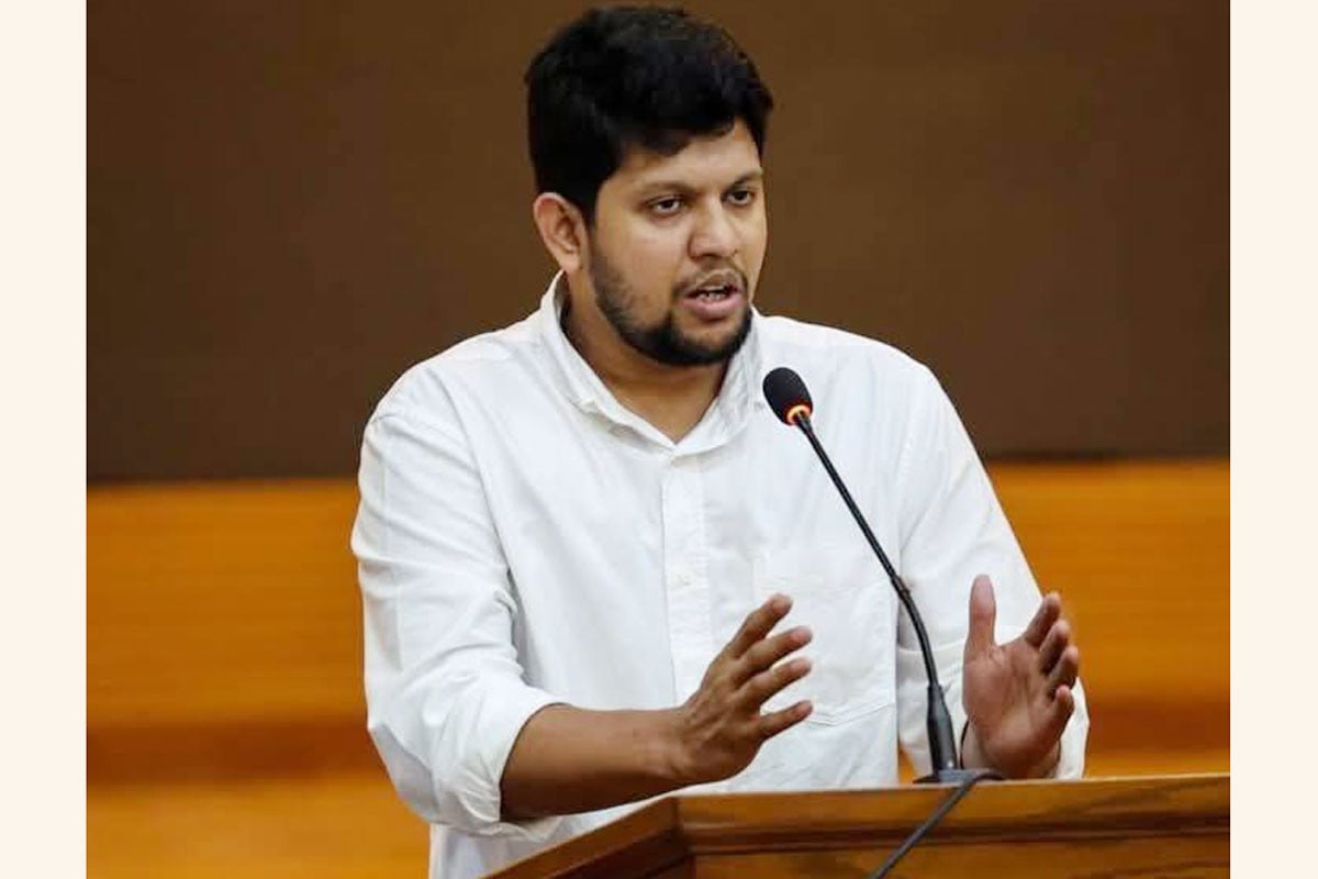“আবাসনের দাবি ন্যায্য”, জবি শিক্ষার্থীদের পাশে থাকার আশ্বাস উপদেষ্টা মাহফুজের