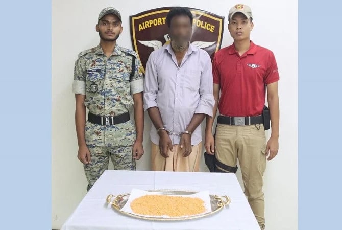 পেটের ভেতর ইয়াবা বহনকালে বিমানবন্দরে মাদক কারবারি আটক