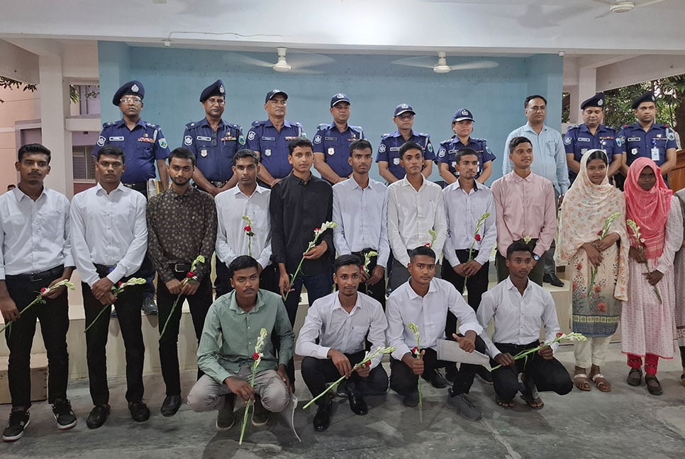 জয়পুরহাটে ১২০ টাকা খরচ করে স্বপ্ন পূরণ হলো ১৩ জনের