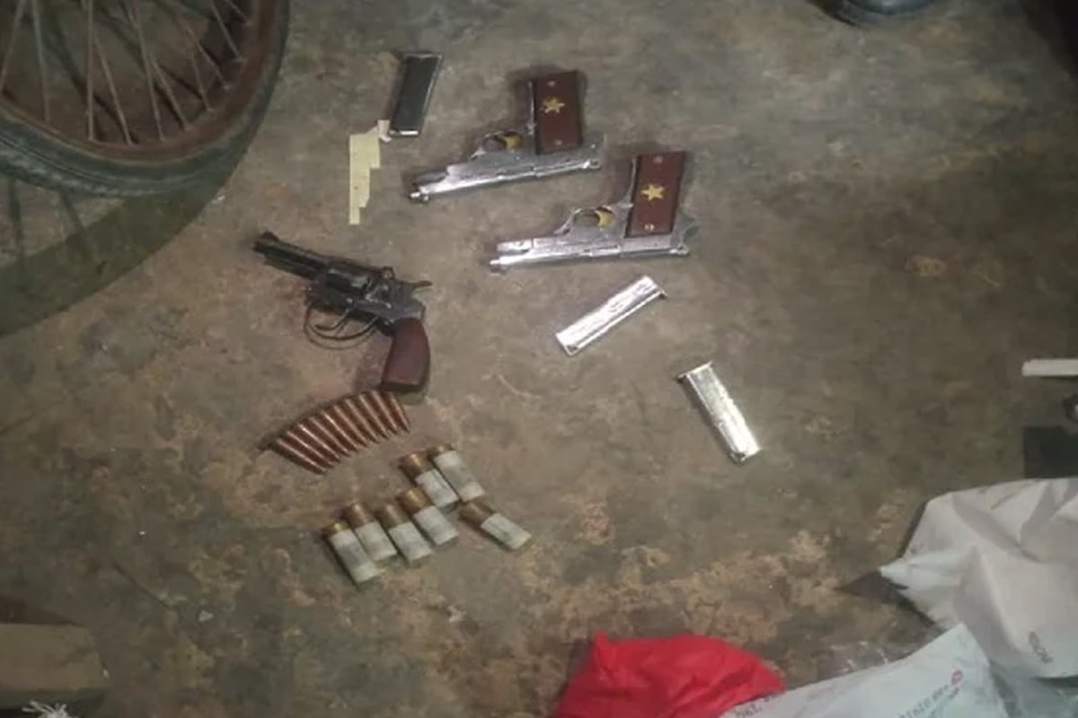 রামপুরায় ব্যাগে মোড়ানো তিনটি অস্ত্র ও বিপুল গুলি উদ্ধার