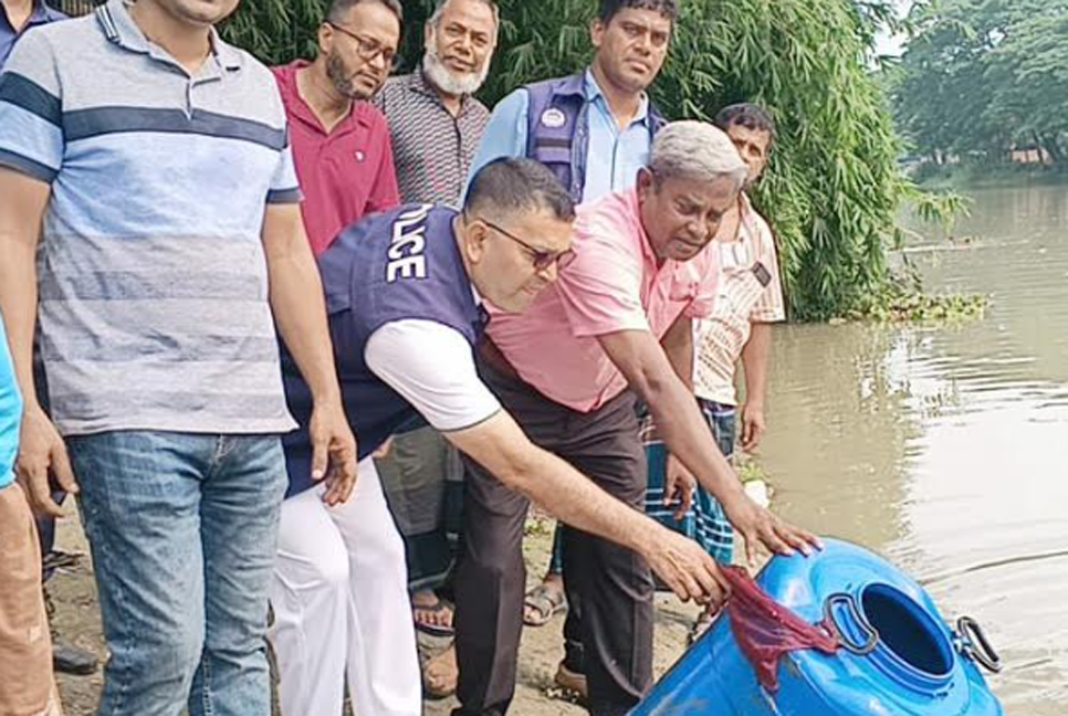 অবৈধভাবে পাচারকালে ৩০ হাজার রেনু উদ্ধার, নদীতে অবমুক্ত