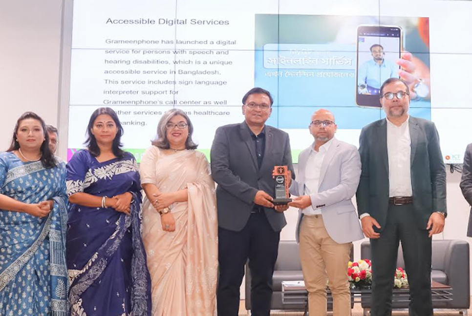 ইশারা ভাষায় গ্রাহকসেবা দিয়ে সম্মাননা পেল গ্রামীণফোন