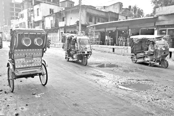 সাত বছরেও শেষ হয়নি চার লেনের কাজ