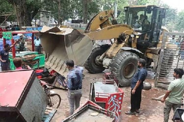 সোহরাওয়ার্দী উদ্যানে অবৈধ দোকানপাট ও স্থাপনা উচ্ছেদ অভিযান শুরু