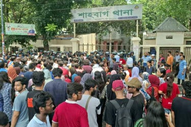 সাম্য হত্যা: বিভিন্ন দাবিতে শাহবাগ থানা ঘেরাও শিক্ষার্থীদের