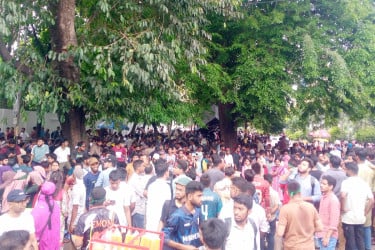 ইউজিসি কর্মকর্তাদের সঙ্গে বৈঠকে জবি শিক্ষক সমিতির নেতারা