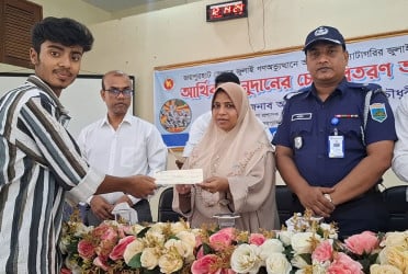 জয়পুরহাটে গণঅভ্যুত্থানে আহতদের মাঝে আর্থিক অনুদানের চেক বিতরণ