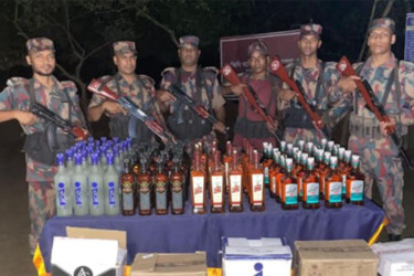 নেত্রকোনায় ভারতীয় মদ জব্দ