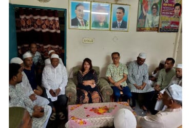 বরিশালে বিএনপির নেত্রীর বাসায় হামলা