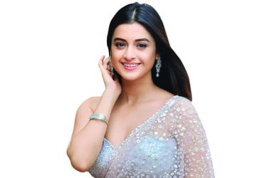 এবার বলিউডে দর্শনা
