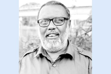 সাদ্দাম হোসেনের মিষ্টি আঙুর