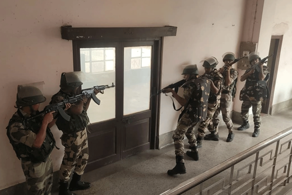 এবার ফারাক্কা বাঁধ প্রকল্পের ওপর সামরিক মহড়া দিল ভারত