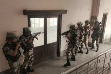 এবার ফারাক্কা বাঁধ প্রকল্পের ওপর সামরিক মহড়া দিল ভারত