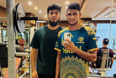 দুবাই বিমানবন্দরে তিনদিন ‘আটকে থাকার পর’ দলের সঙ্গে রিশাদ ও নাহিদ