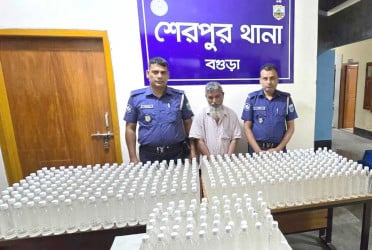 বগুড়ায় চোলাই মদসহ আটক ১