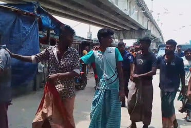 নিষেধাজ্ঞা উপেক্ষা করে সমুদ্রে মাছ শিকার, আটক ১৬